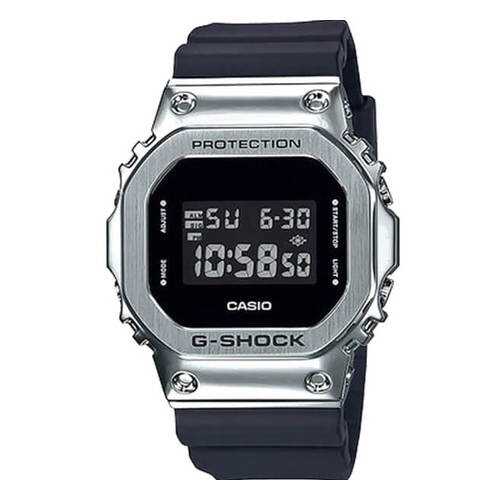 Часы Casio GM-5600-1E в Сплав